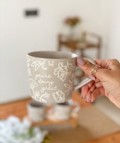 ماگ سرامیکی گلدار طرح برجسته